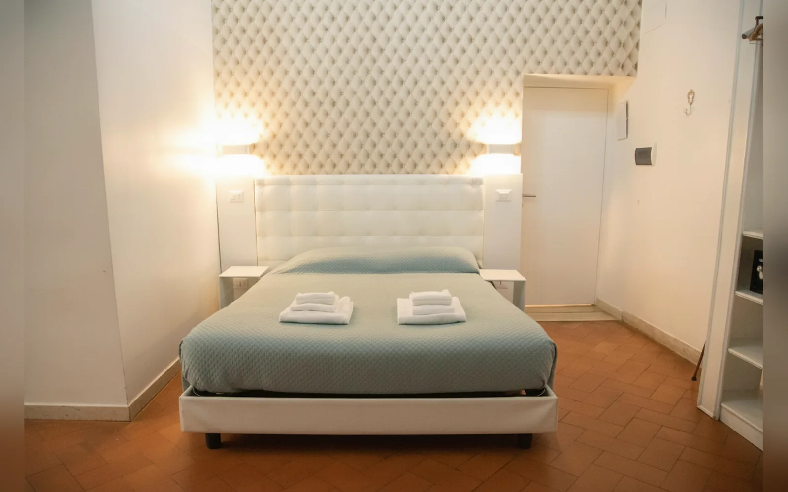 flowers apartments, Roma (Lazio)