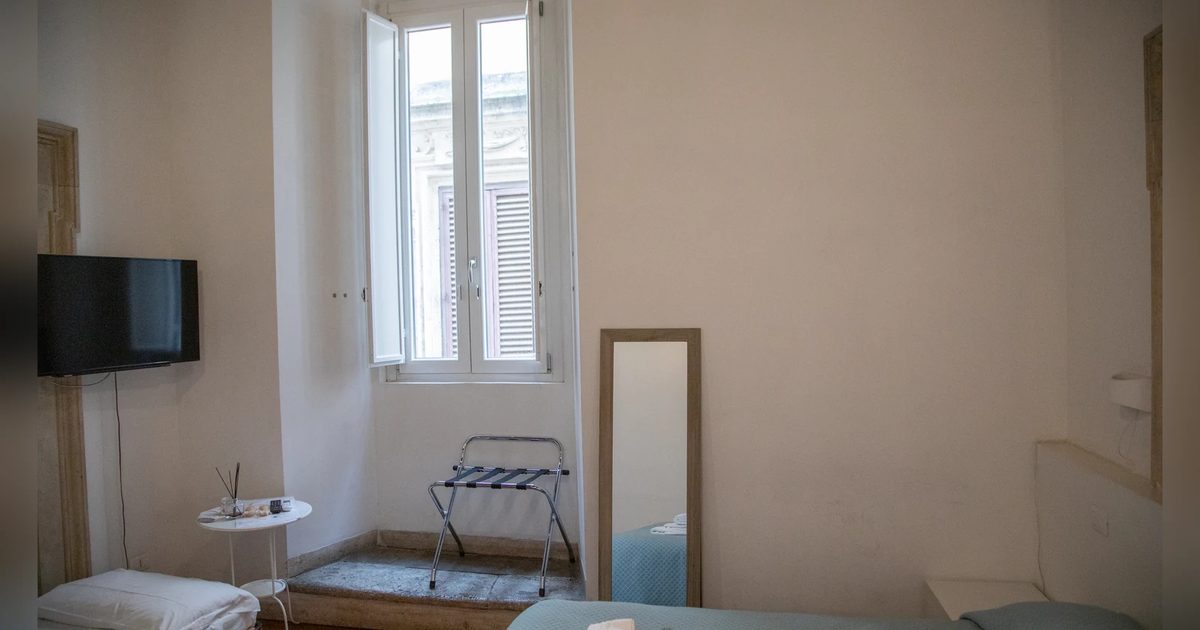 Specchi 2 — flowers apartments, Roma